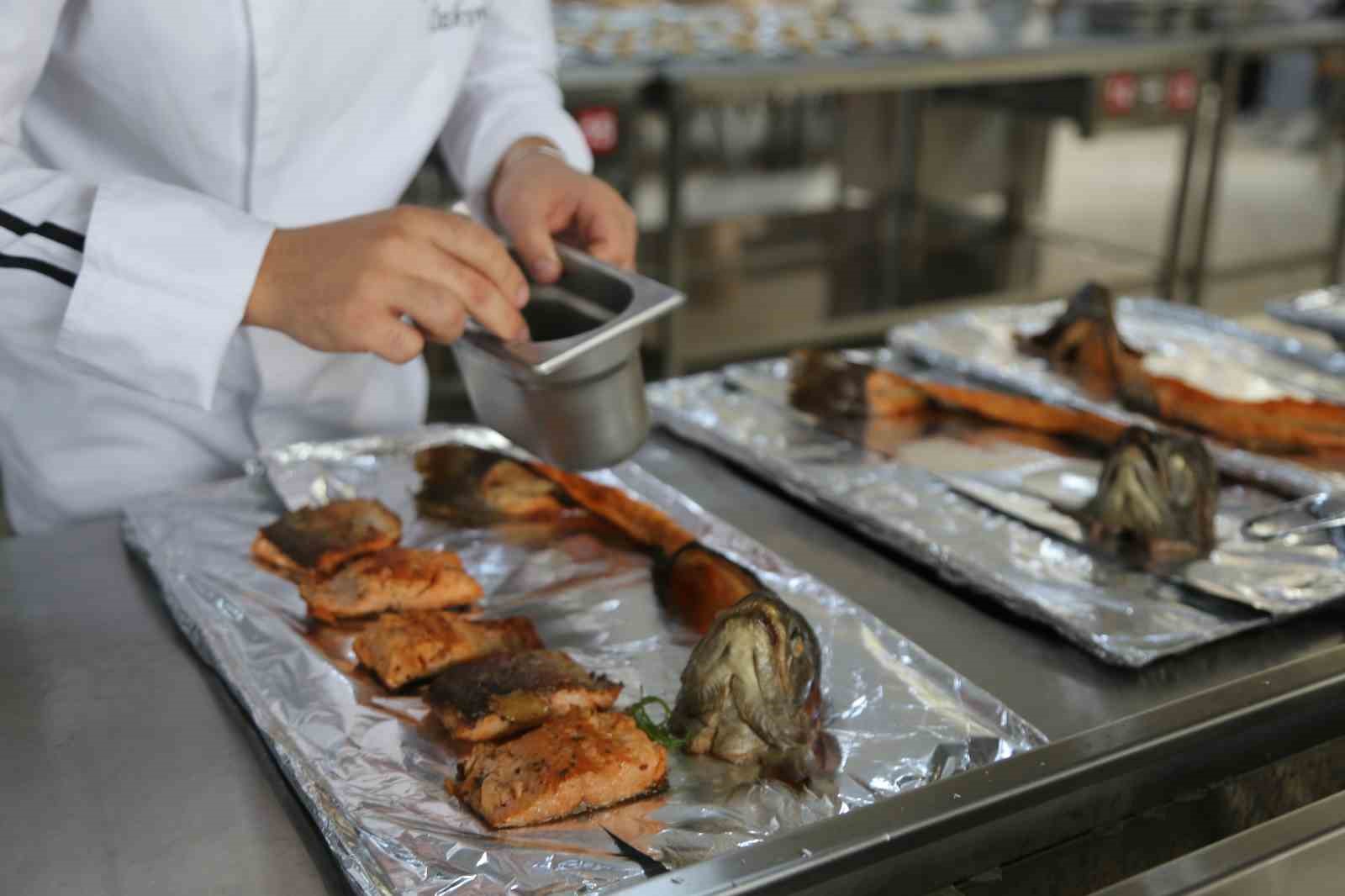 coruhun-incisi-somon-genc-sef-adaylarinin-ellerinde-yaristi