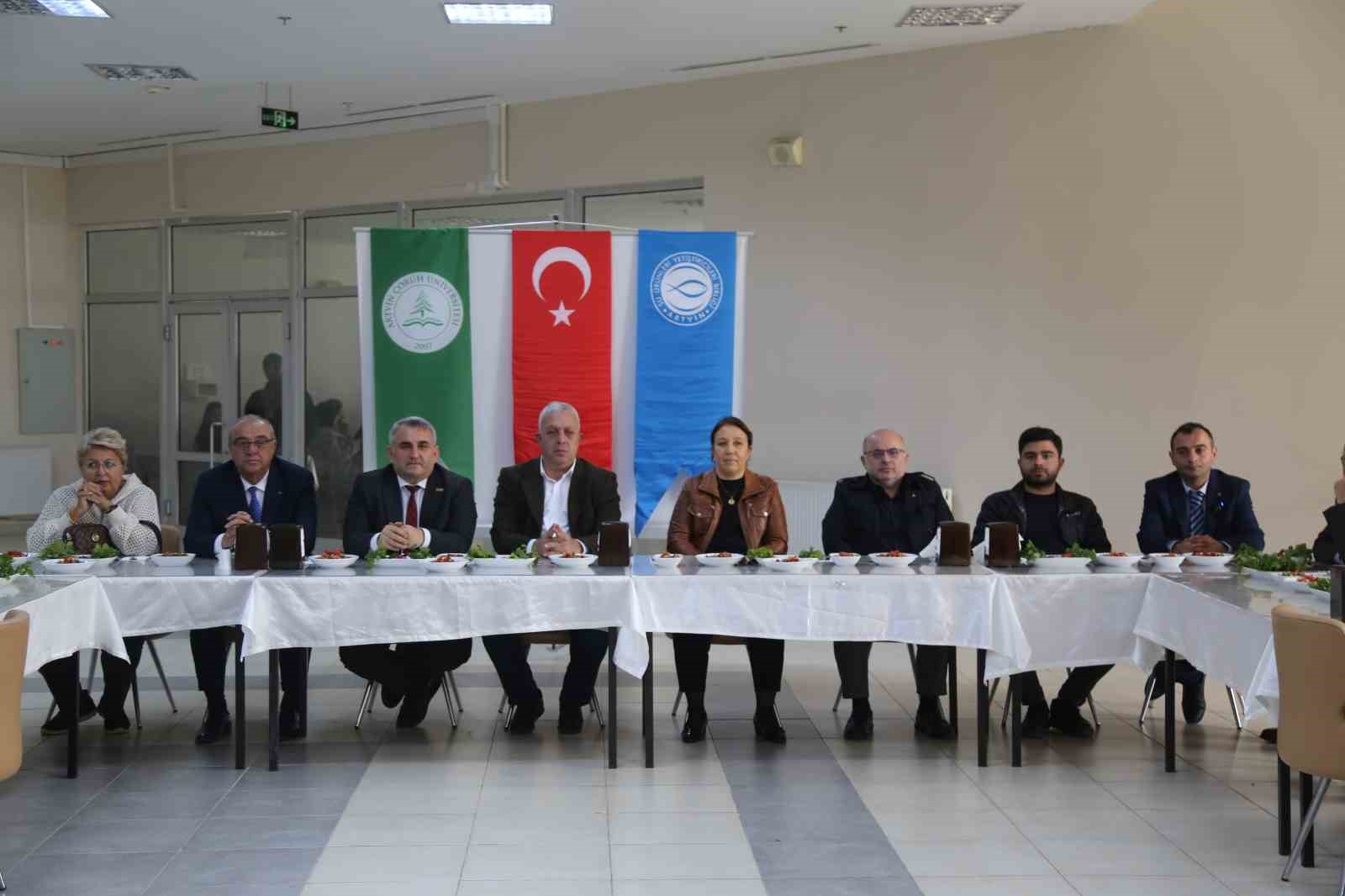 coruhun-incisi-somon-genc-sef-adaylarinin-ellerinde-yaristi