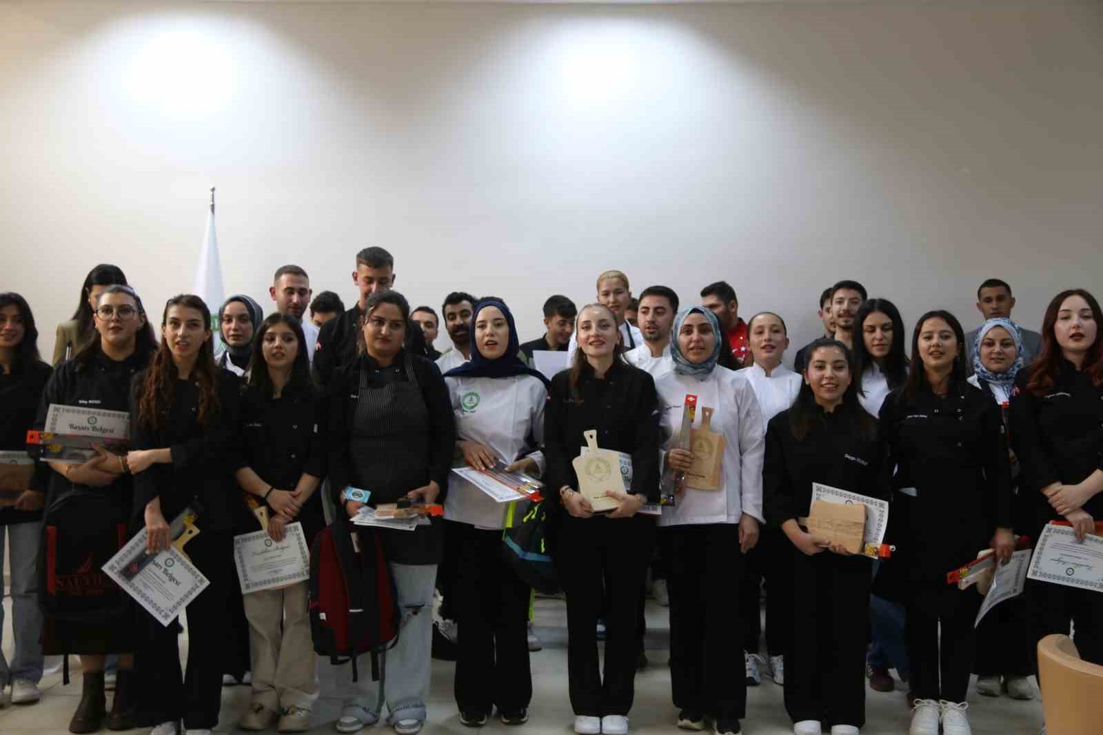 coruhun-incisi-somon-genc-sef-adaylarinin-ellerinde-yaristi