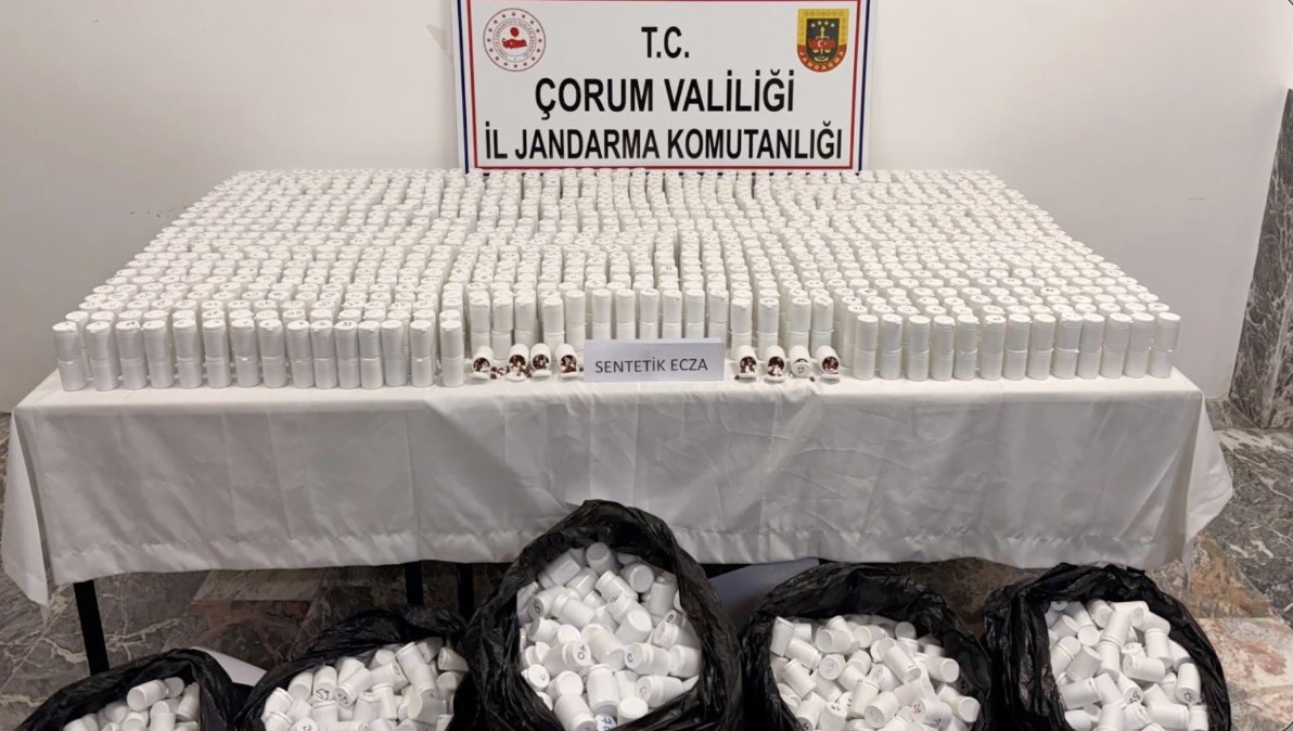 corum-jandarmasindan-zehir-tacirlerine-dev-darbe-736-bin-217-uyusturucu-hap-ele-gecirildi