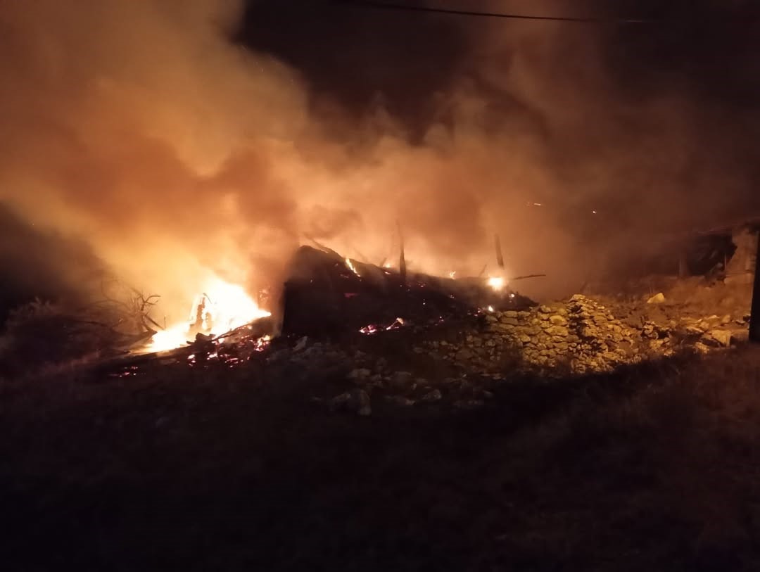 corumda-alevlere-teslim-olan-ev-samanlik-ve-balyalar-kule-dondu