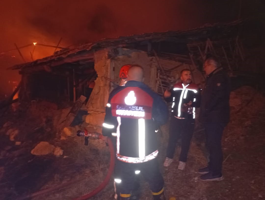 corumda-alevlere-teslim-olan-ev-samanlik-ve-balyalar-kule-dondu