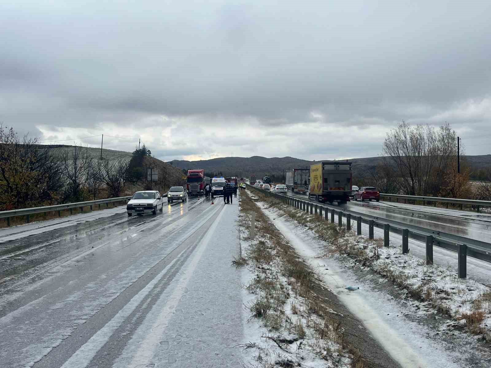 corumda-dolu-yagisi-kazaya-neden-oldu-10-yarali
