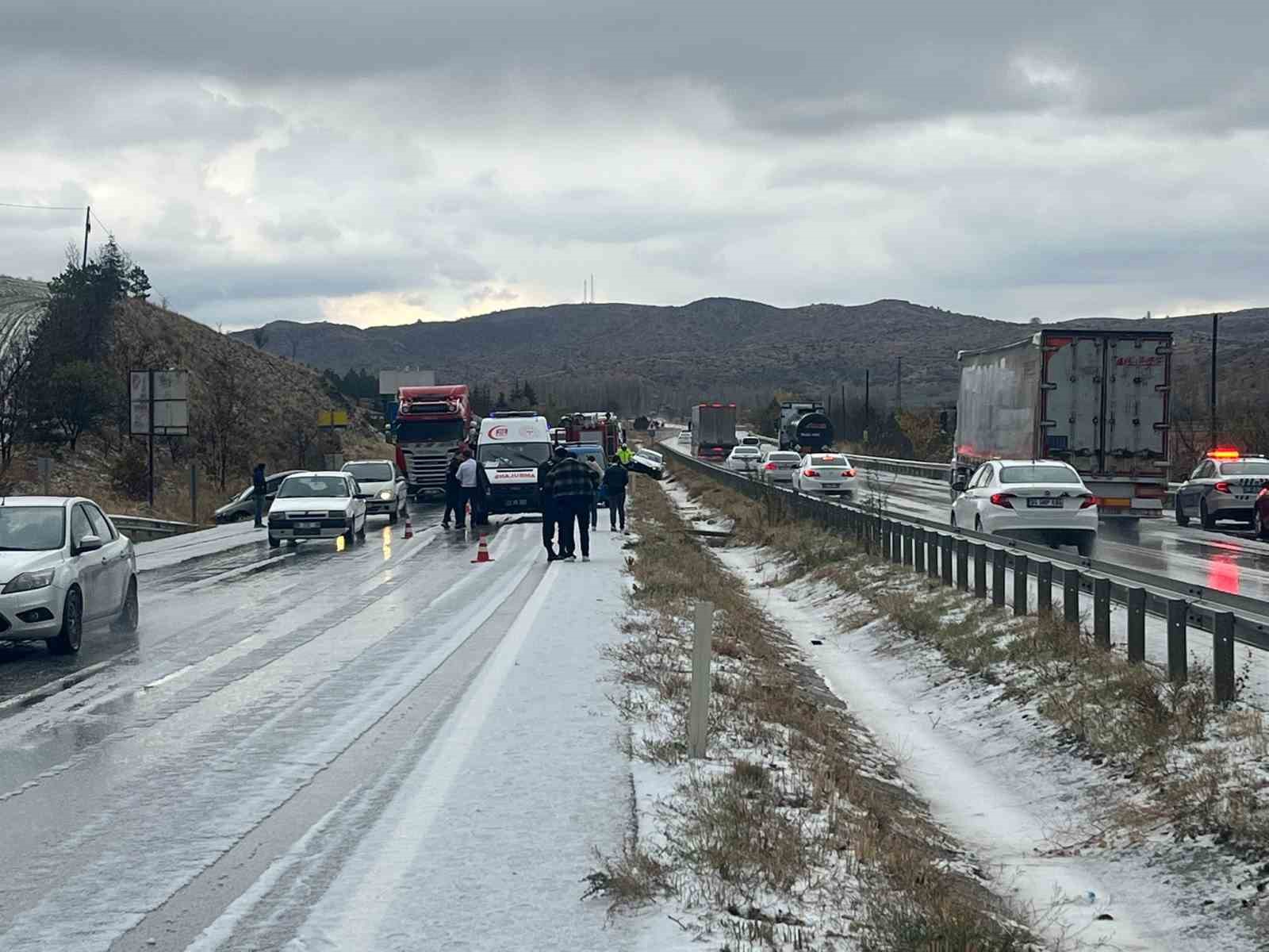 corumda-dolu-yagisi-kazaya-neden-oldu-10-yarali