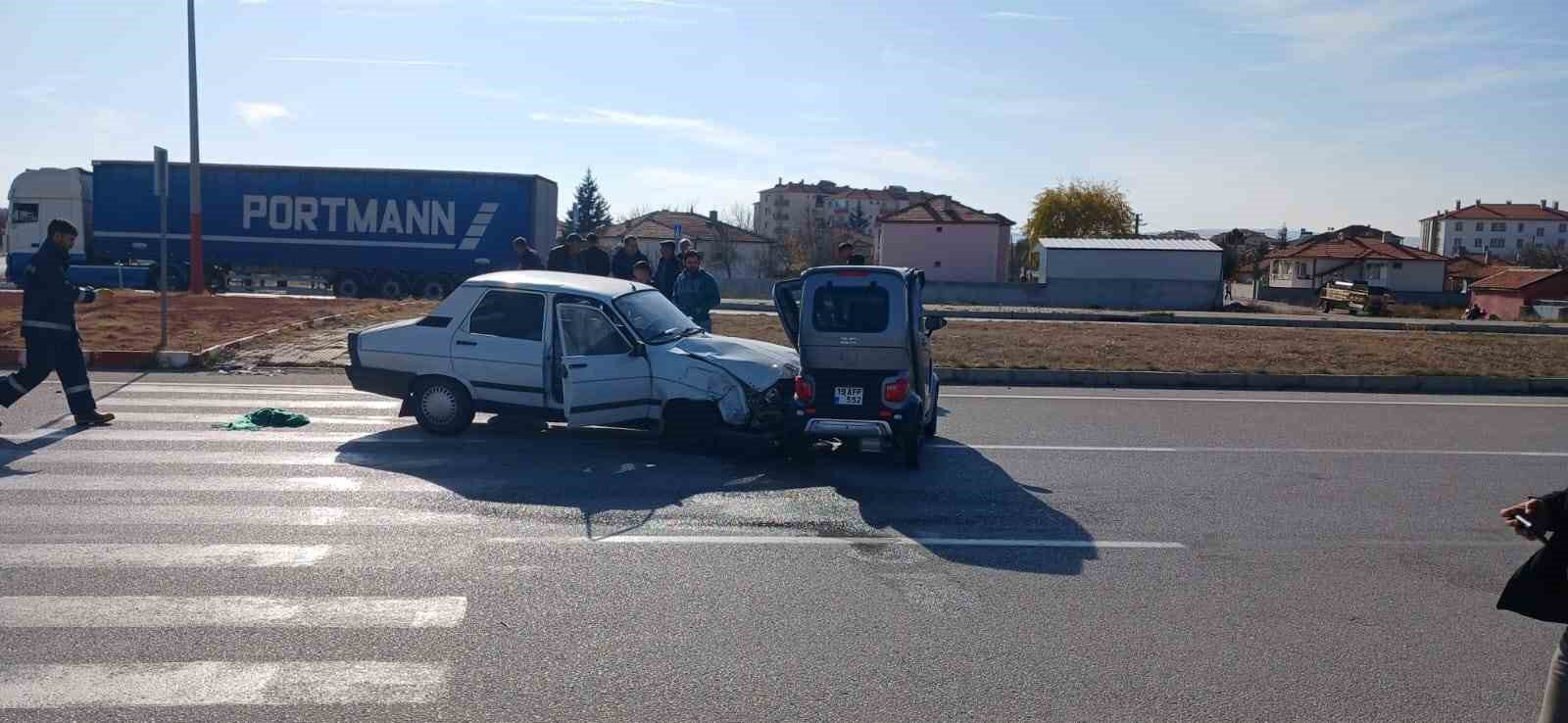 corumda-otomobil-ile-elektrikli-arac-carpisti-3-yarali