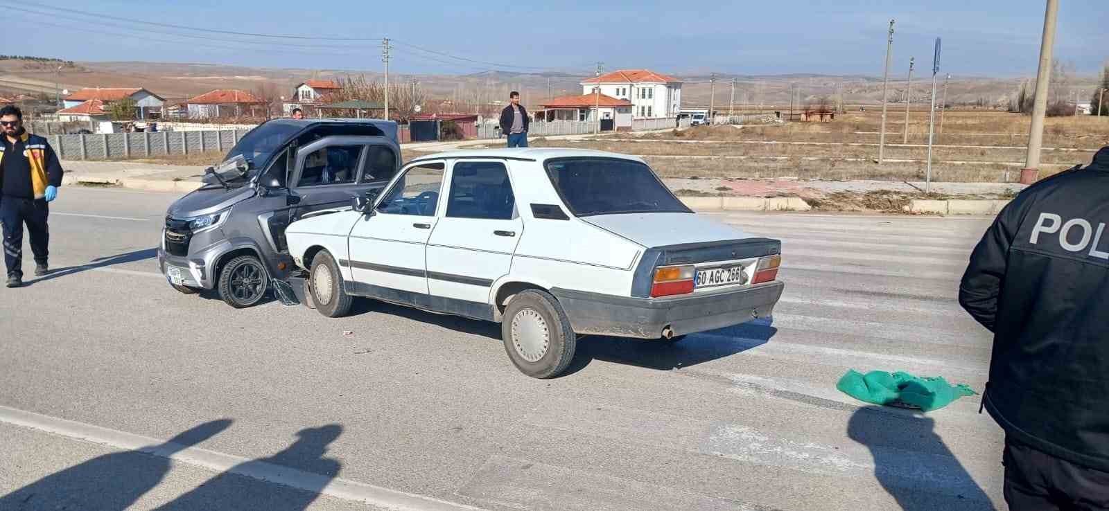 corumda-otomobil-ile-elektrikli-arac-carpisti-3-yarali