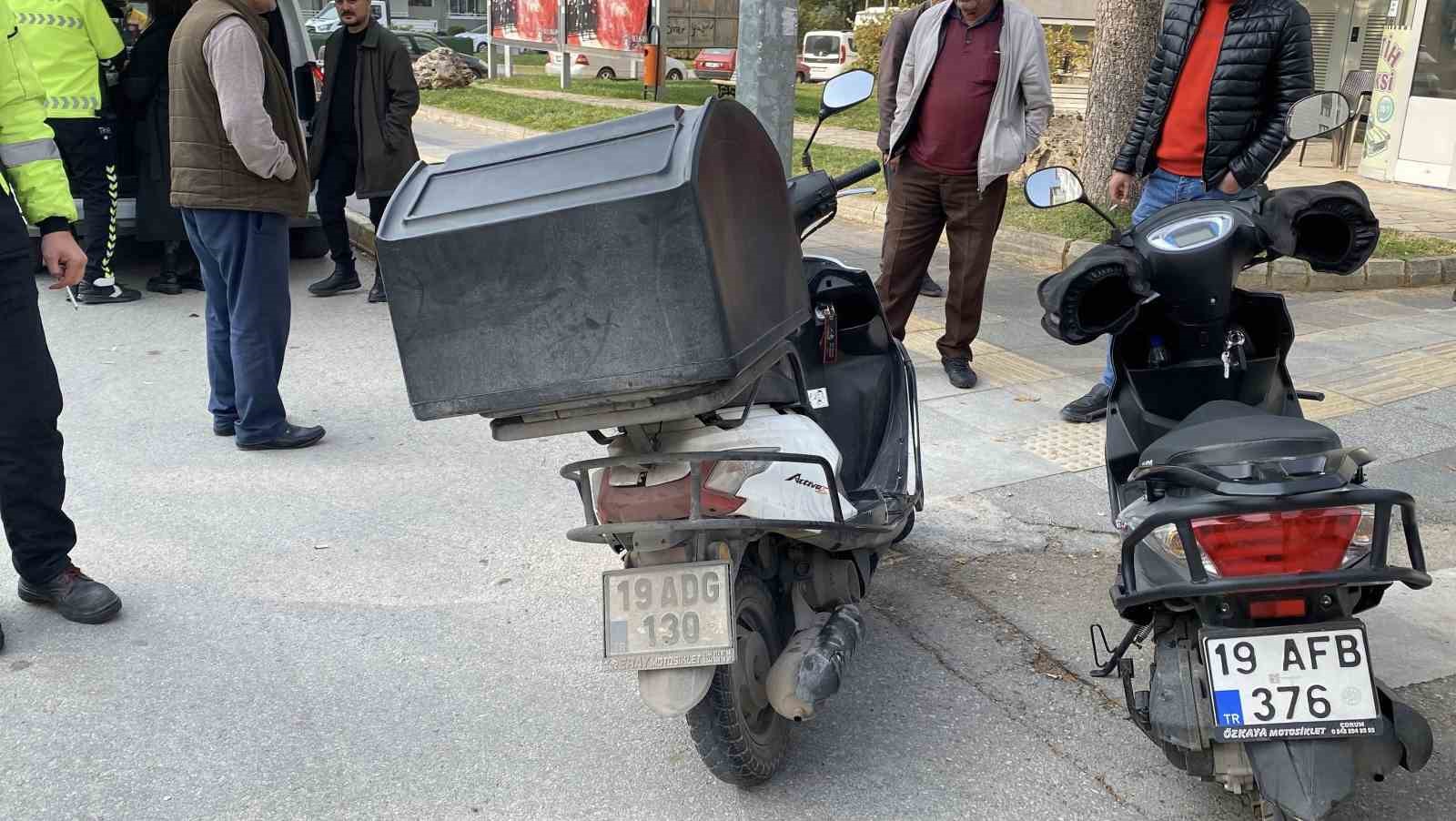 corumda-otomobil-ile-motosiklet-carpisti-1-yarali