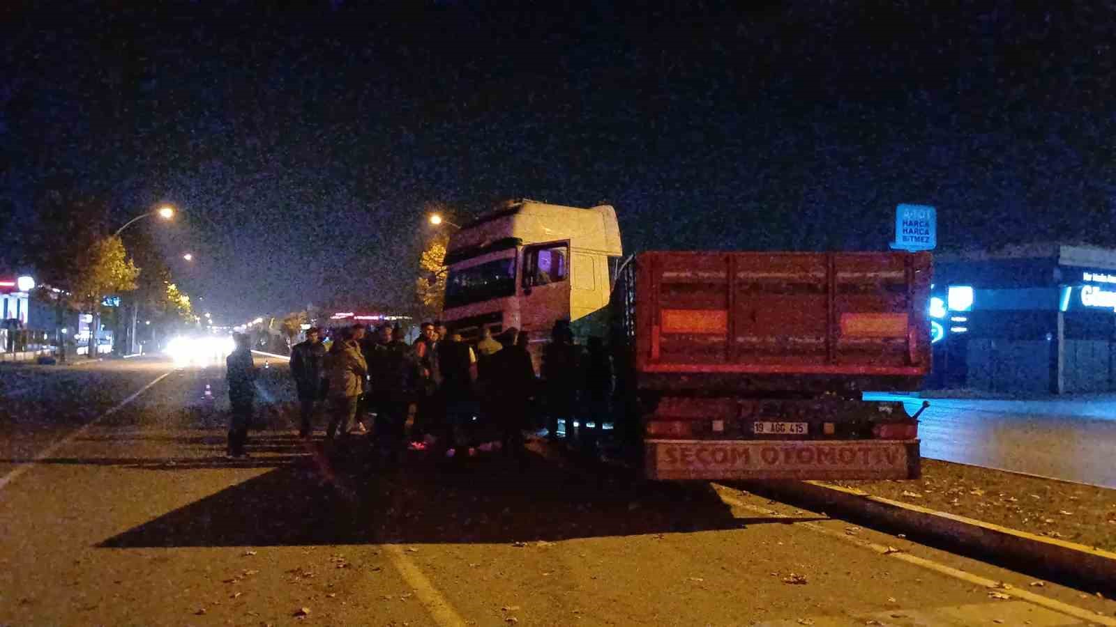 corumda-otomobil-ile-tir-carpisti-1-yarali