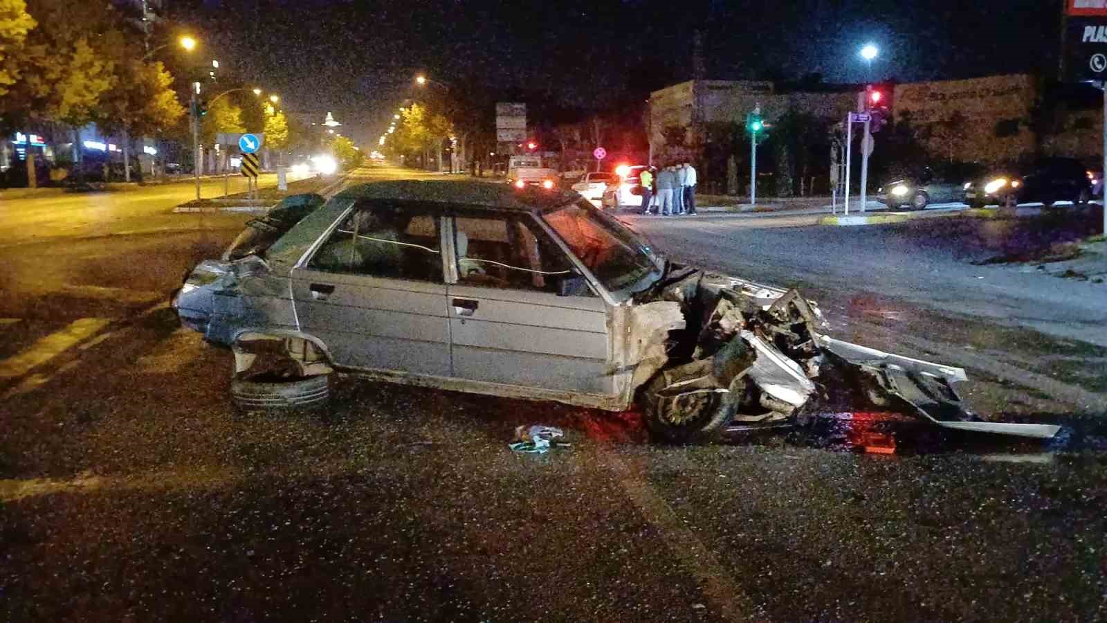 corumda-otomobil-ile-tir-carpisti-1-yarali