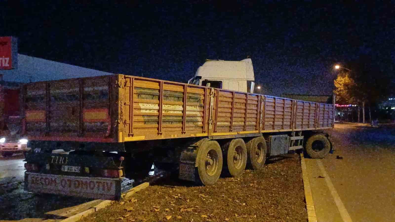 corumda-otomobil-ile-tir-carpisti-1-yarali