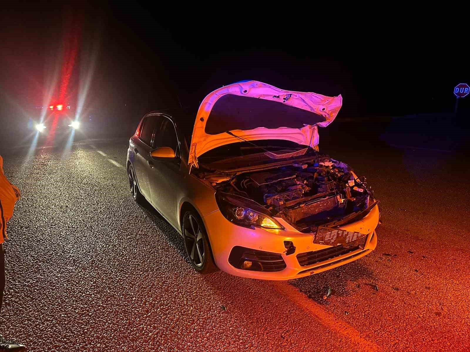 corumda-otomobil-yola-cikan-danaya-carpti-2-yarali