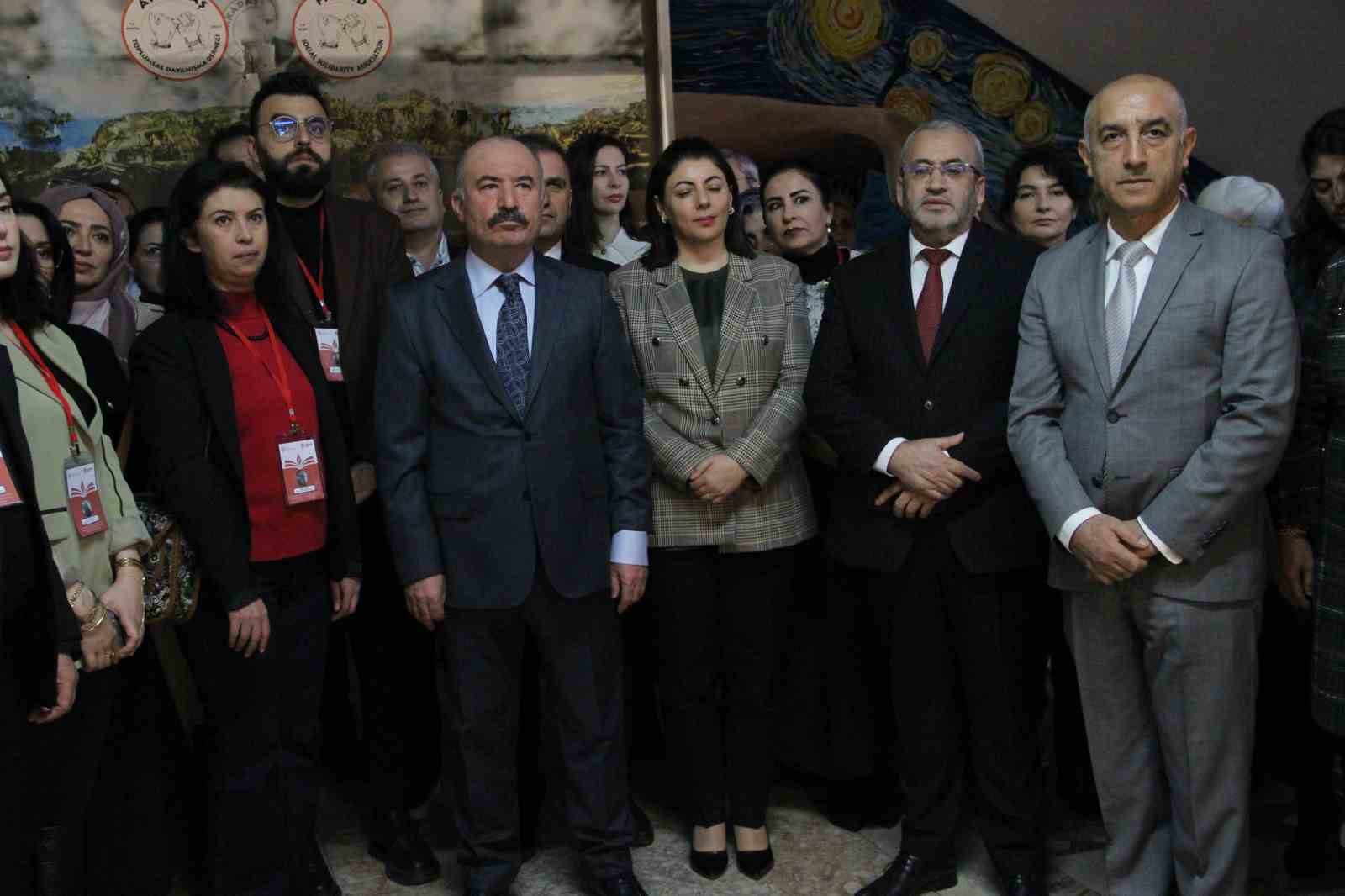 corumda-sanatcilar-resimlerini-sehit-ogretmenler-icin-yapti