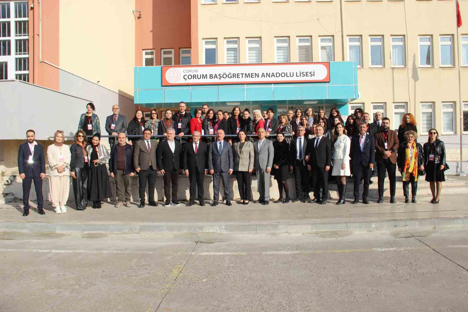 corumda-sanatcilar-resimlerini-sehit-ogretmenler-icin-yapti