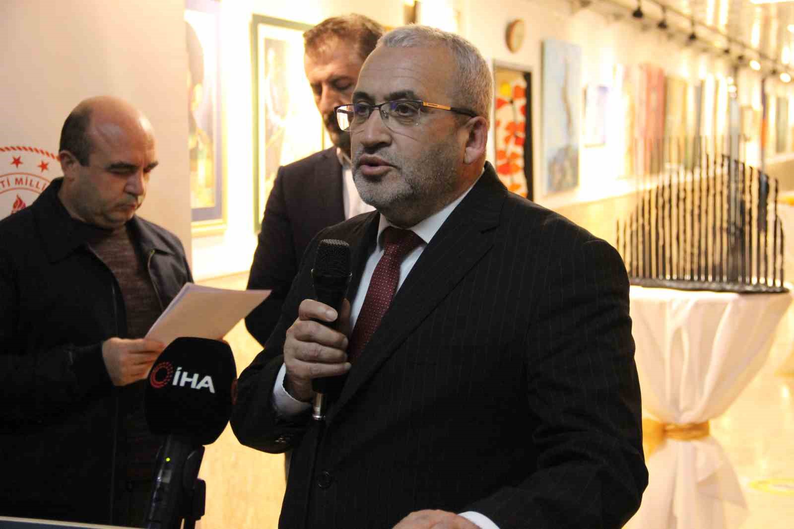 corumda-sanatcilar-resimlerini-sehit-ogretmenler-icin-yapti