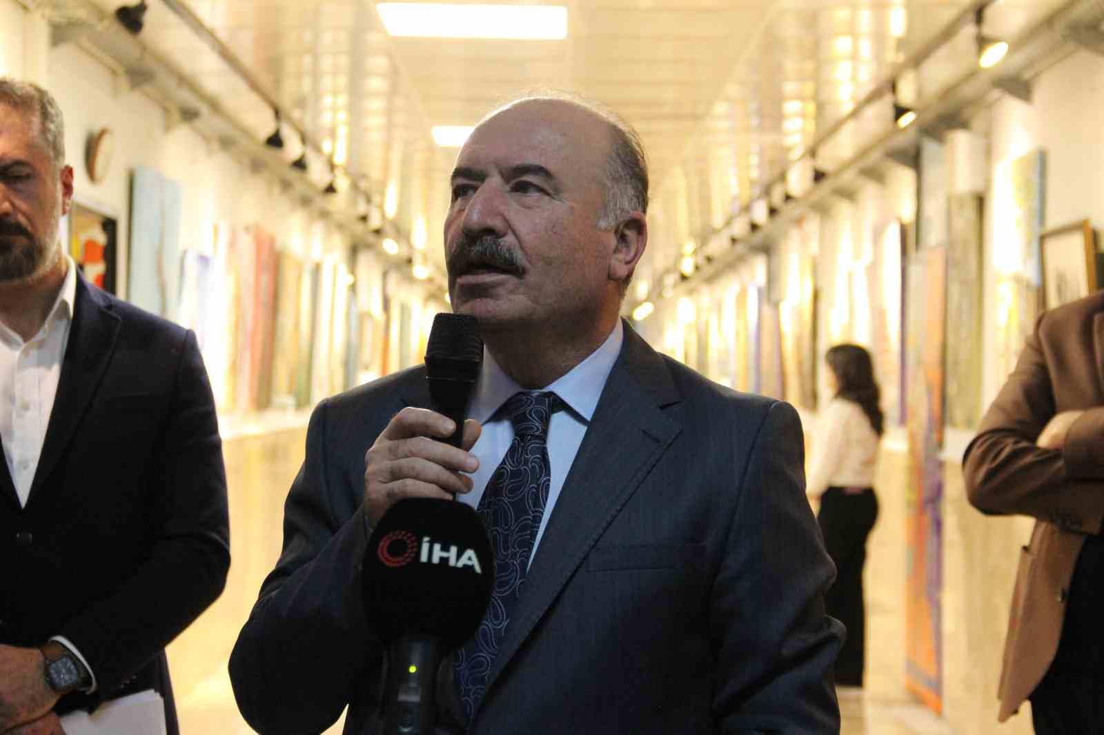 corumda-sanatcilar-resimlerini-sehit-ogretmenler-icin-yapti