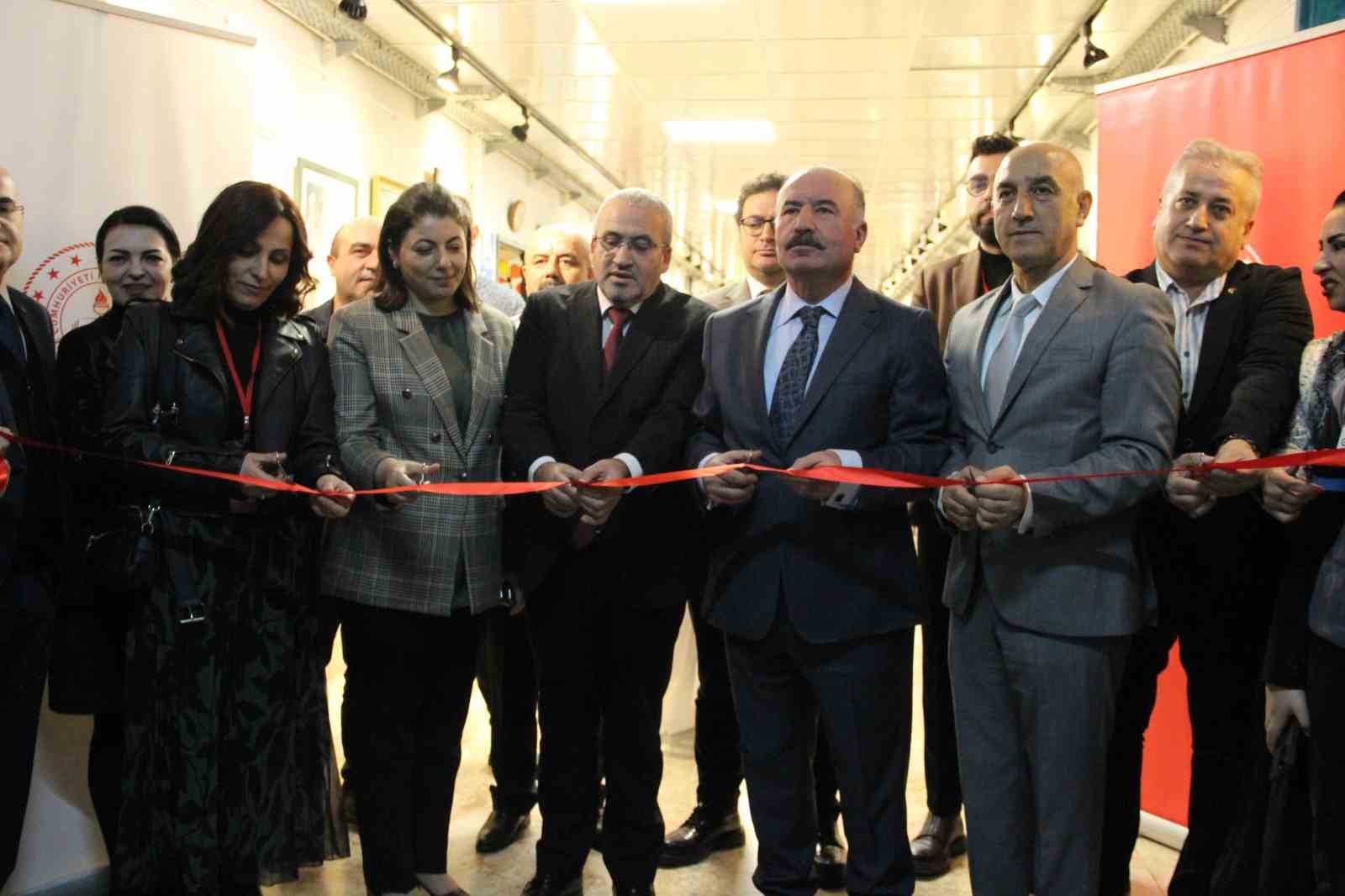 corumda-sanatcilar-resimlerini-sehit-ogretmenler-icin-yapti