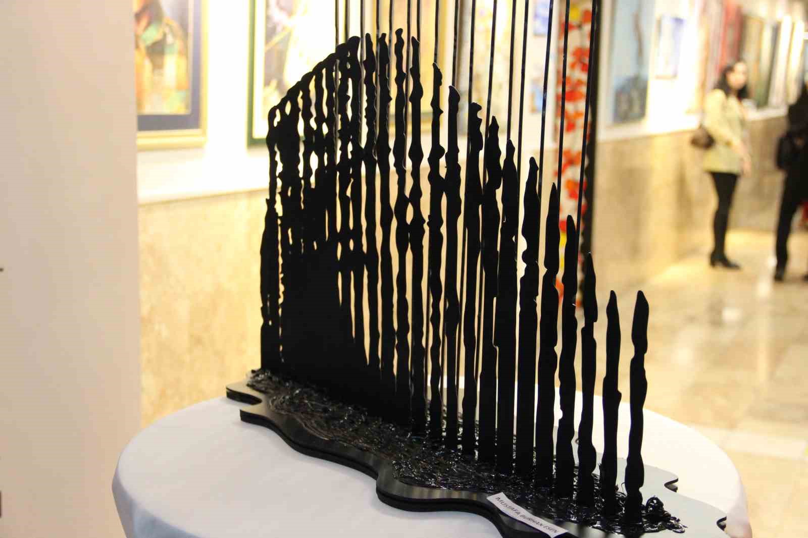 corumda-sanatcilar-resimlerini-sehit-ogretmenler-icin-yapti