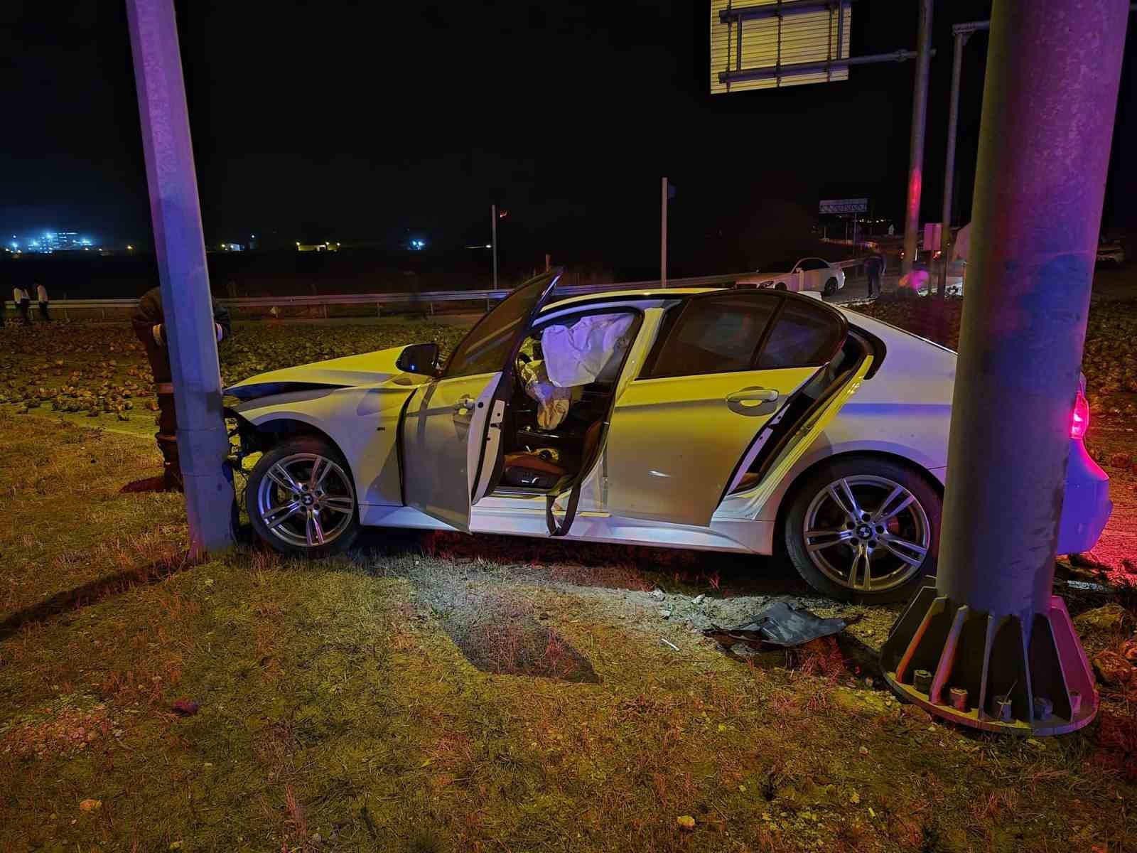 corumda-seker-pancari-yuklu-tir-ile-otomobil-carpisti-3-yarali