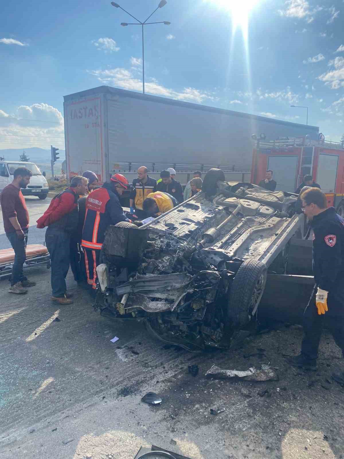 corumda-takla-atan-otomobilim-surucusu-yaralandi