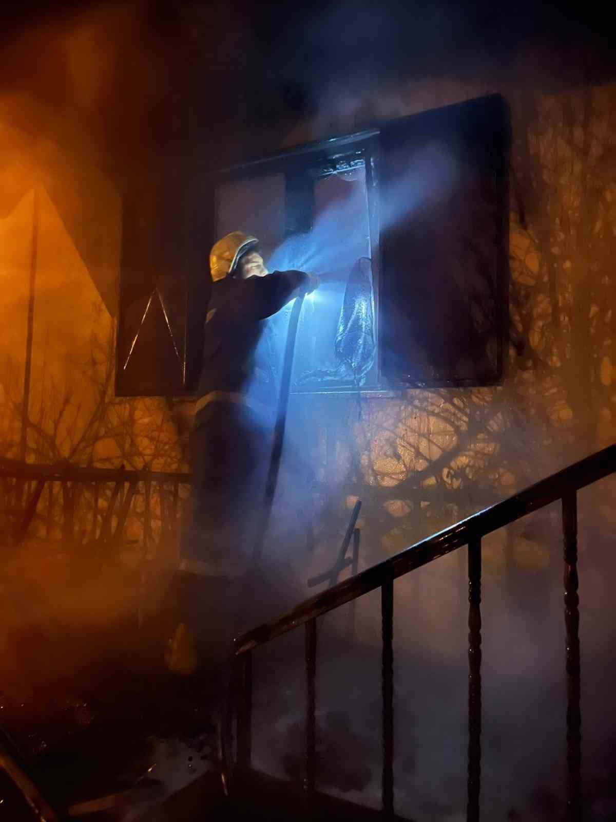 corumda-yangina-teslim-olan-ev-kullanilamaz-hale-geldi-1-yarali