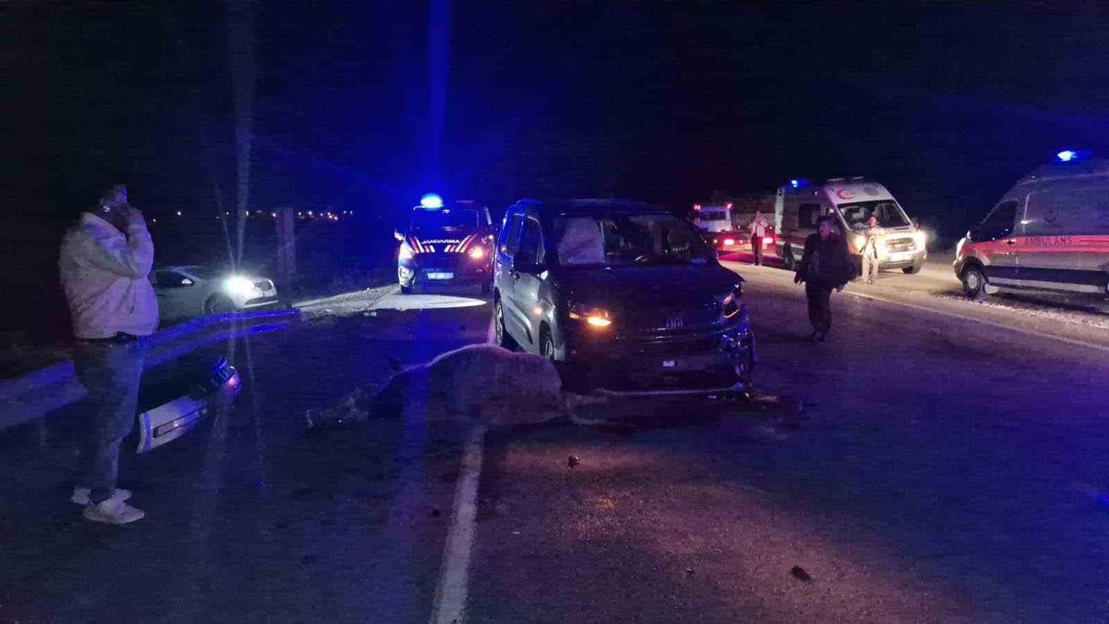 corumda-yola-cikan-dana-kazaya-neden-oldu-3-yarali