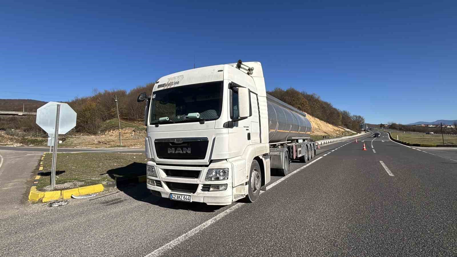 d-100de-tirin-onune-kattigi-arac-hasar-aldi