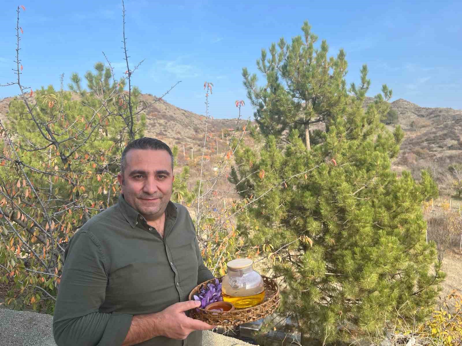 denemek-icin-ekti-250-metrekarelik-tarlasinda-dunyanin-en-pahali-baharatini-yetistirdi