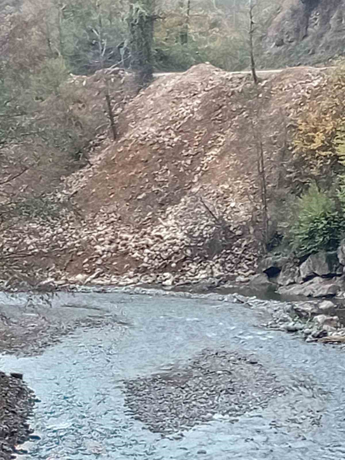 dere-yataklarina-mesken-atik-ve-moloz-dokuluyor