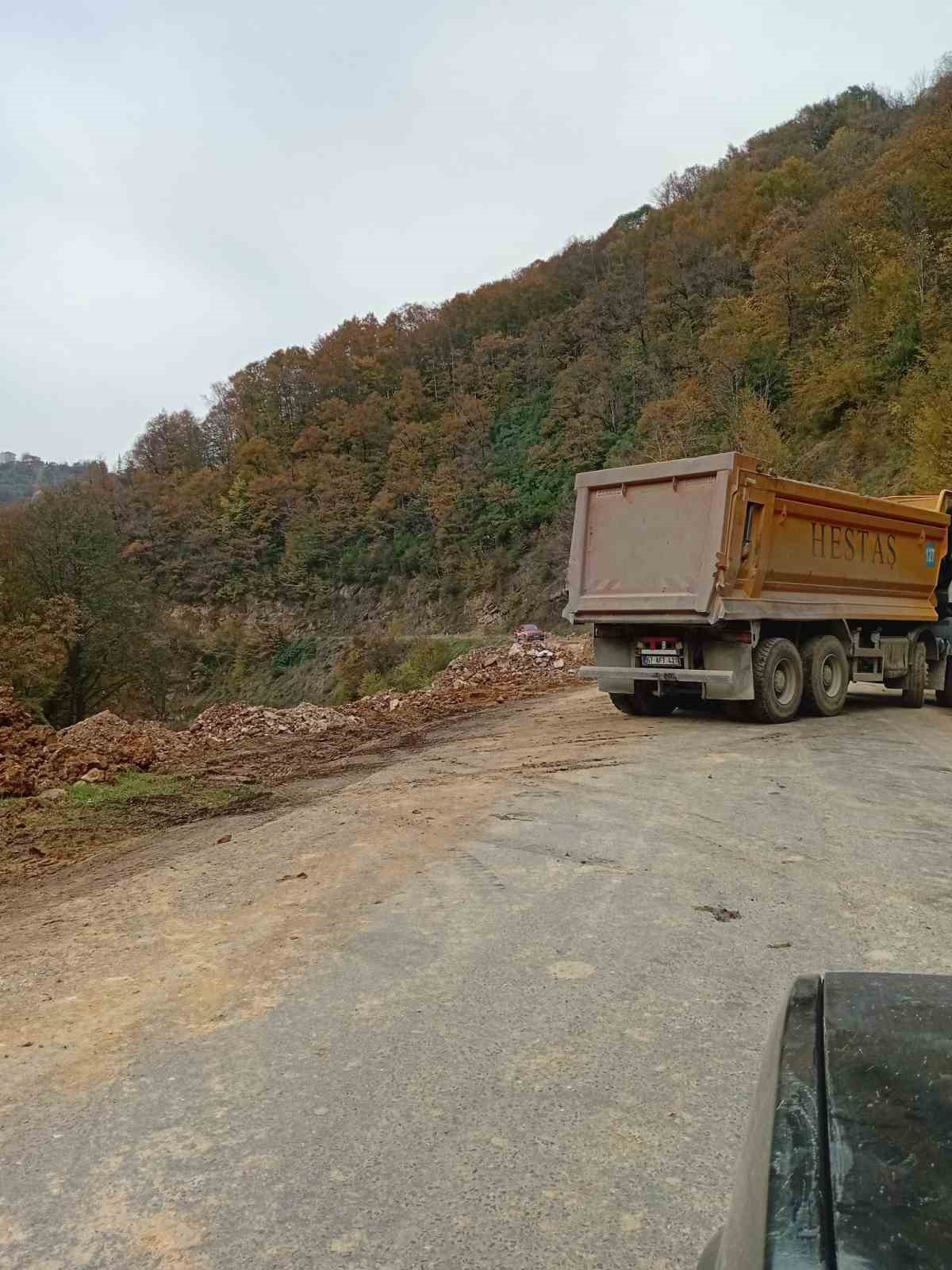 dere-yataklarina-mesken-atik-ve-moloz-dokuluyor