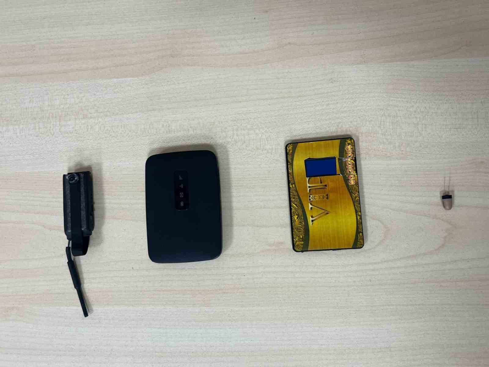 ehliyet-sinavinda-kopya-duzenegiyle-yakalandi