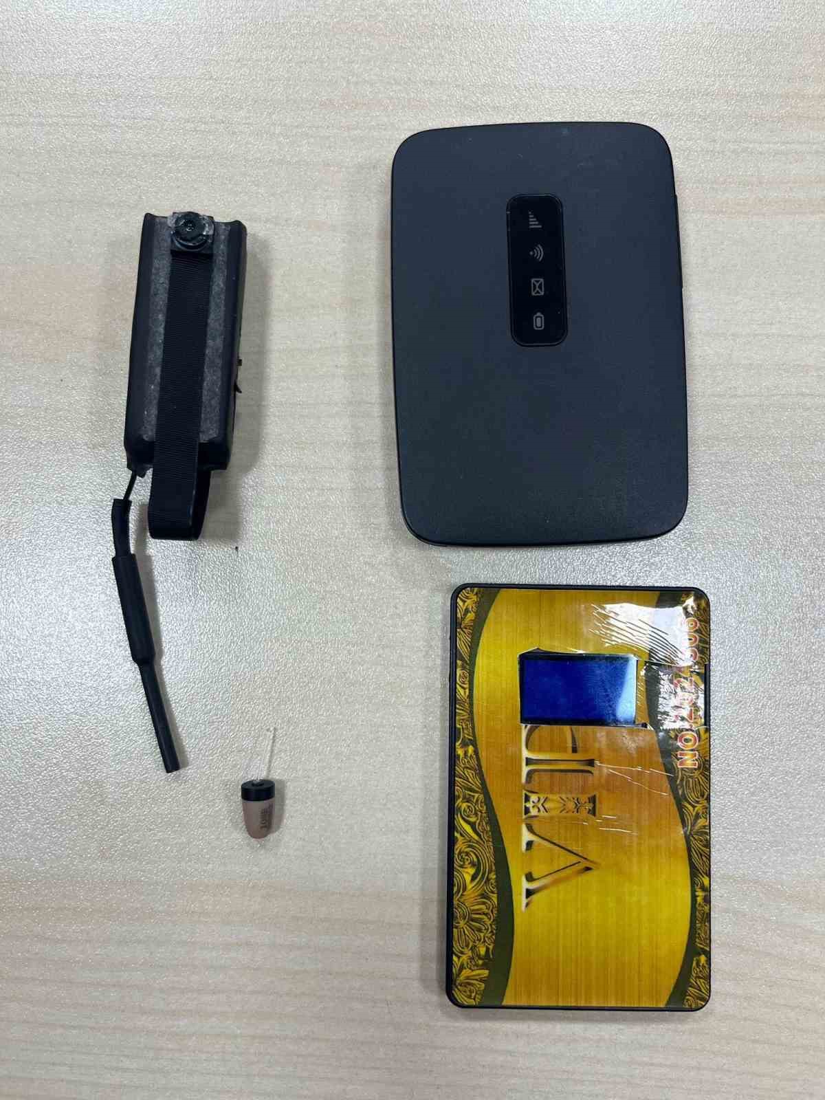 ehliyet-sinavinda-kopya-duzenegiyle-yakalandi