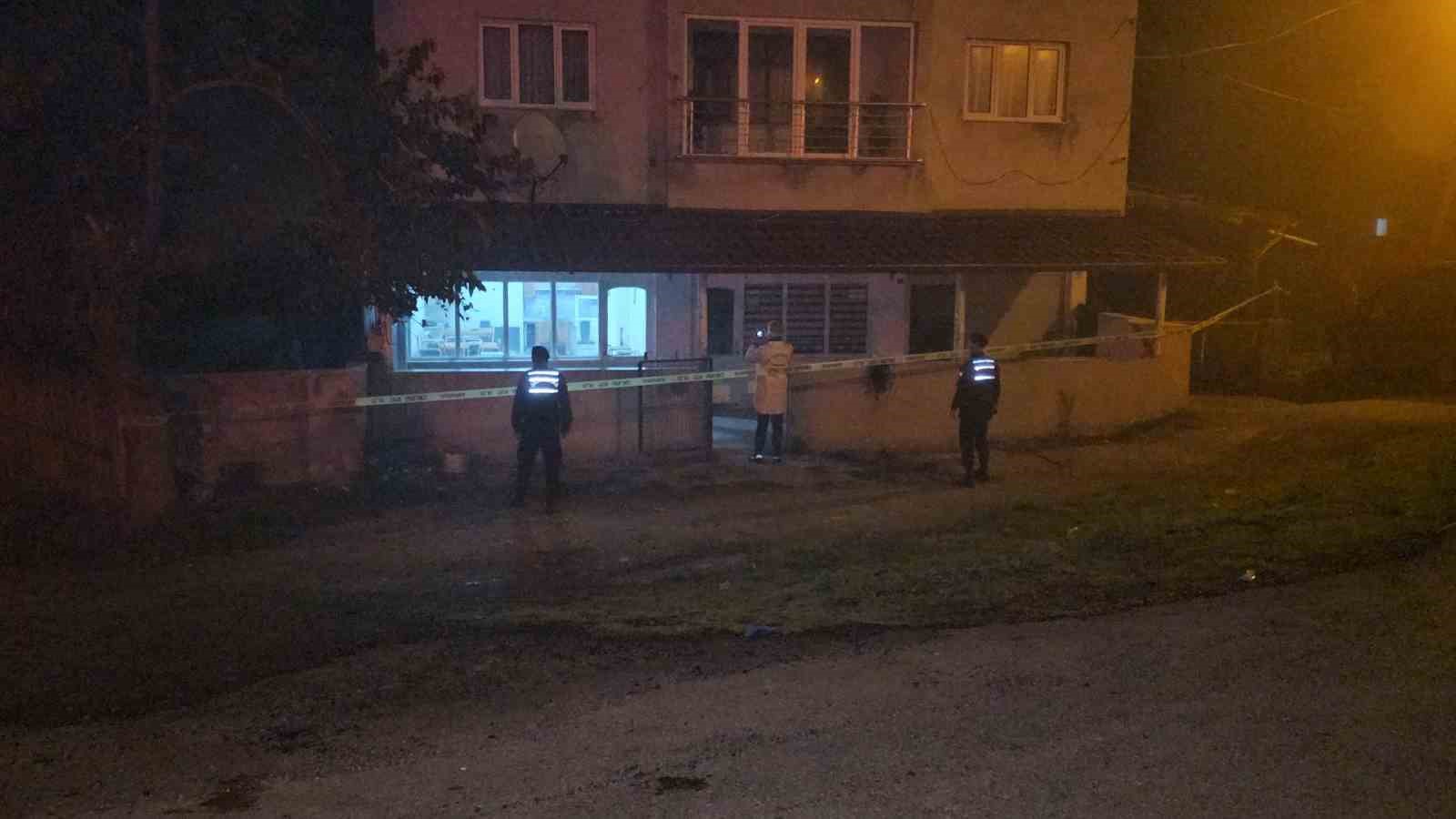 eski-polis-av-tufegi-ile-katliam-yapti-2-olu-2-yarali