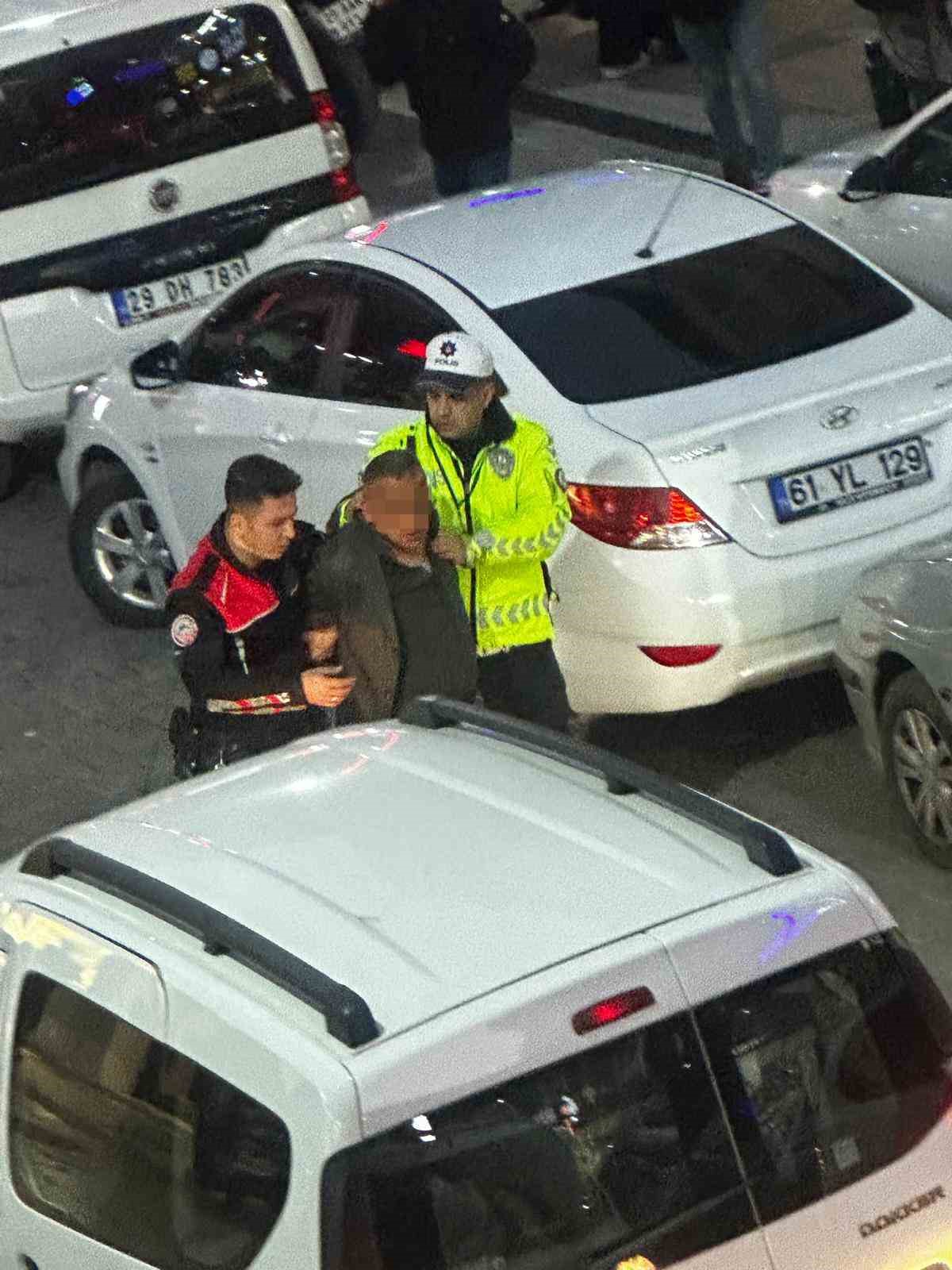 gumushanede-bosanma-asamasindaki-esi-tarafindan-bicaklanan-kadin-yaralandi