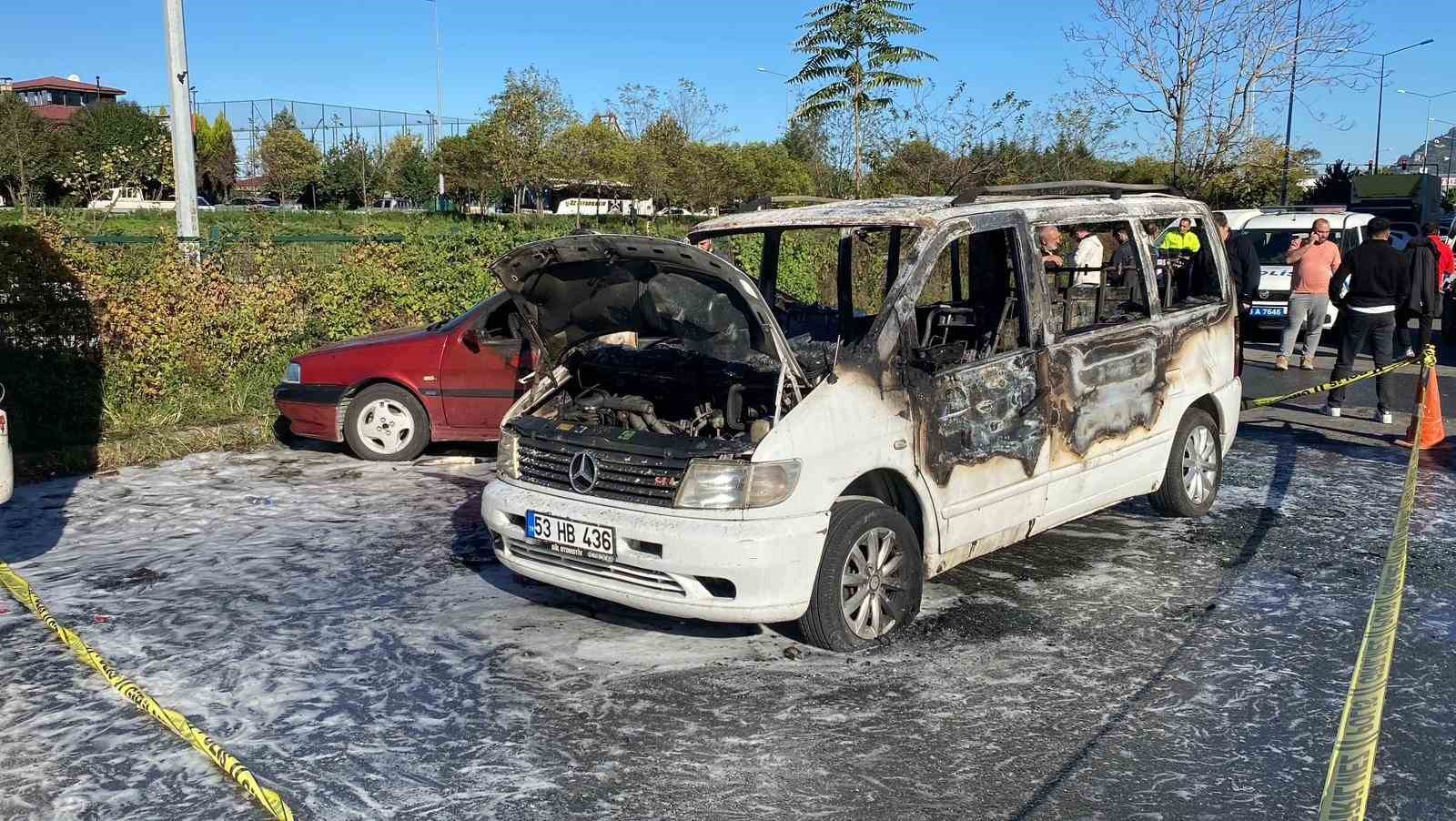 hopada-minibus-yangini-korkuttu