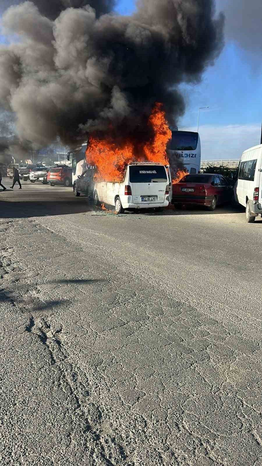 hopada-minibus-yangini-korkuttu