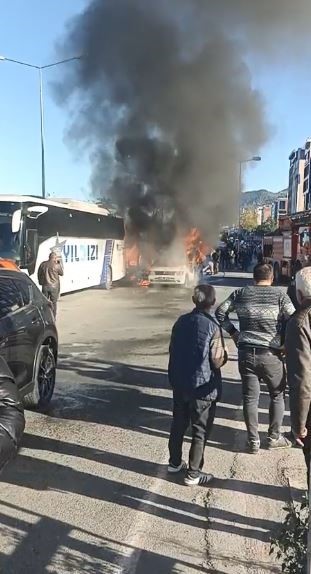 hopada-minibus-yangini-korkuttu