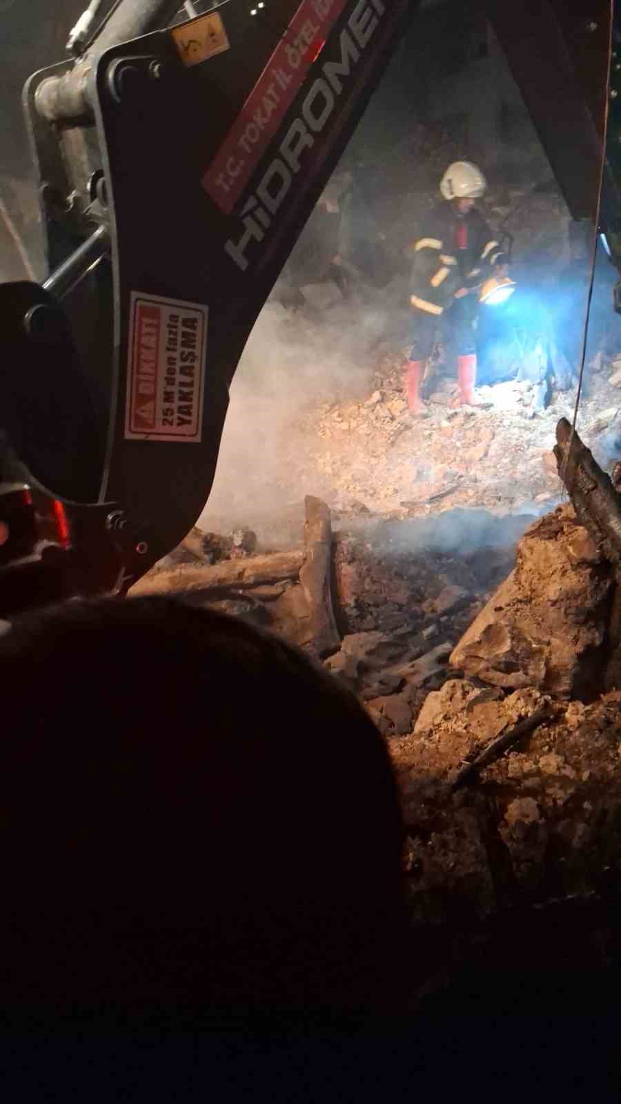 iki-katli-mustakil-ev-kule-dondu-gorme-engelli-bir-kisi-hayatini-kaybetti