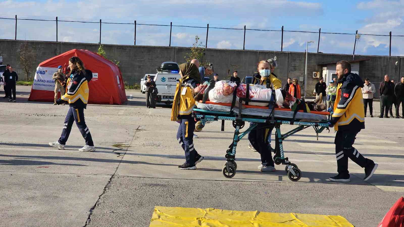 iki-yil-once-gemi-facialarinin-yasandigi-zonguldakta-gemi-kazasi-tatbikati-duzenlendi