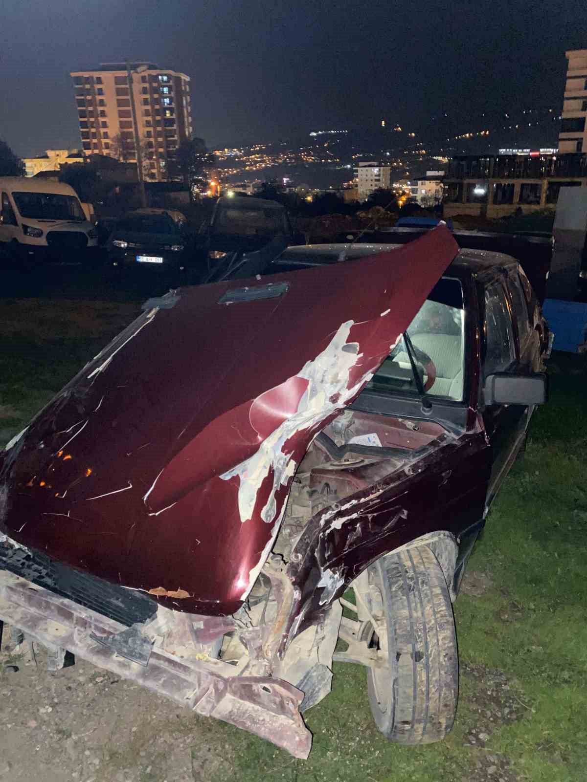 kamyonun-carpip-kactigi-kazada-genc-surucu-yaralandi-kaza-ani-guvenlik-kamerasinda