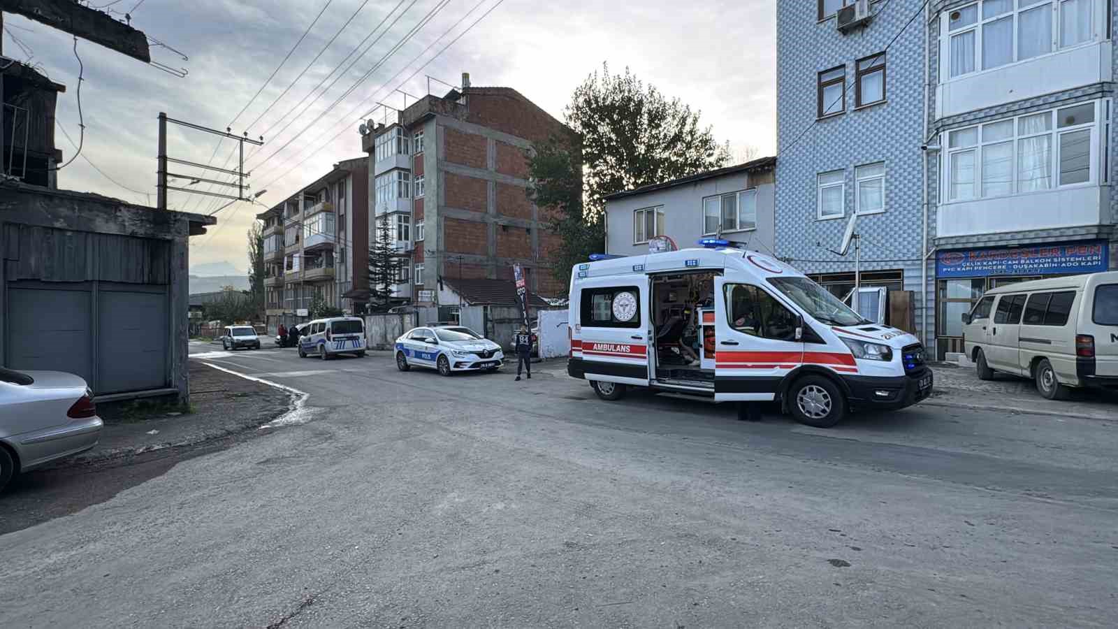 karabukte-evin-mutfaginda-cikan-yanginda-anne-ve-oglu-dumandan-etkilendi