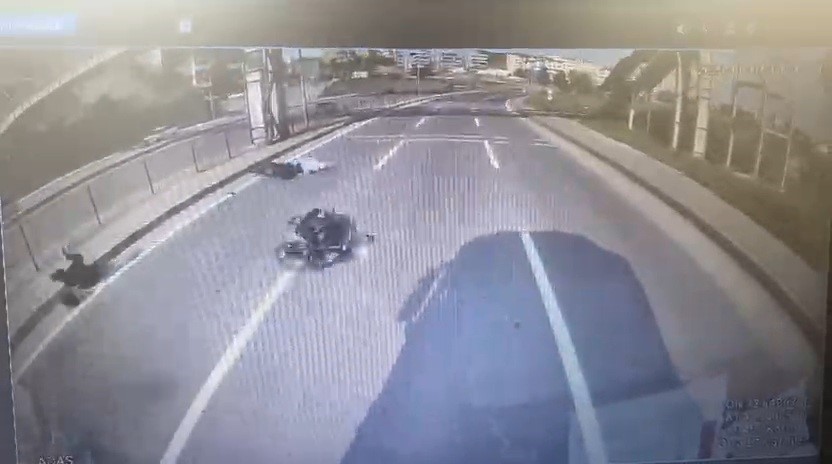 karabukte-ust-gecit-yakininda-zincirleme-kaza-2-motosiklet-surucusu-yaralandi