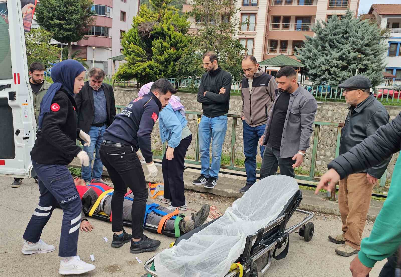 kasksiz-motosiklet-surucusu-kazada-yaralandi