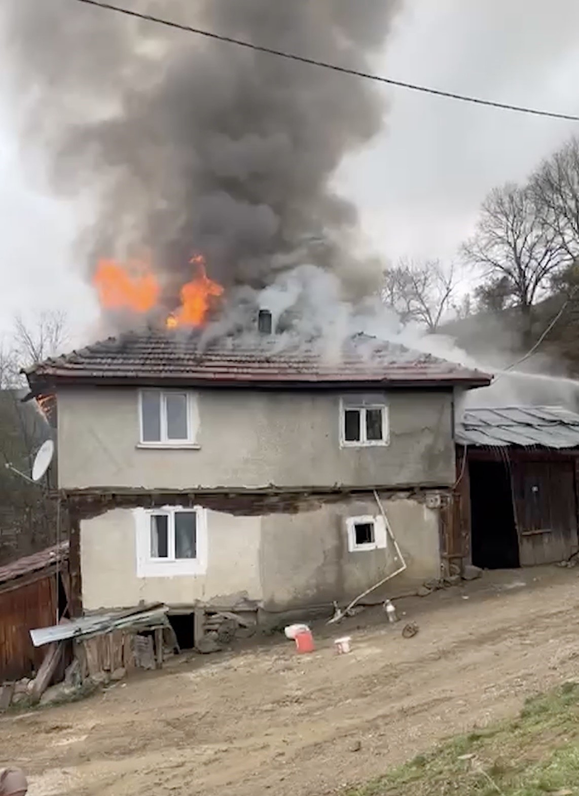 kastamonuda-cikan-ev-yangini-sonduruldu