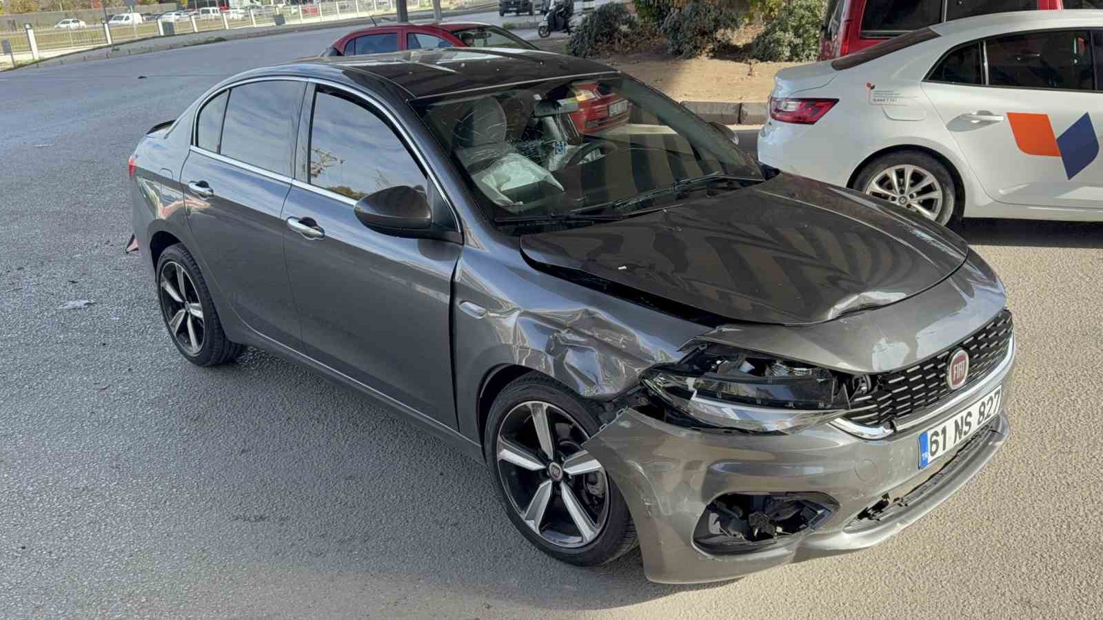 kavsakta-otomobiller-carpisti-2-yarali