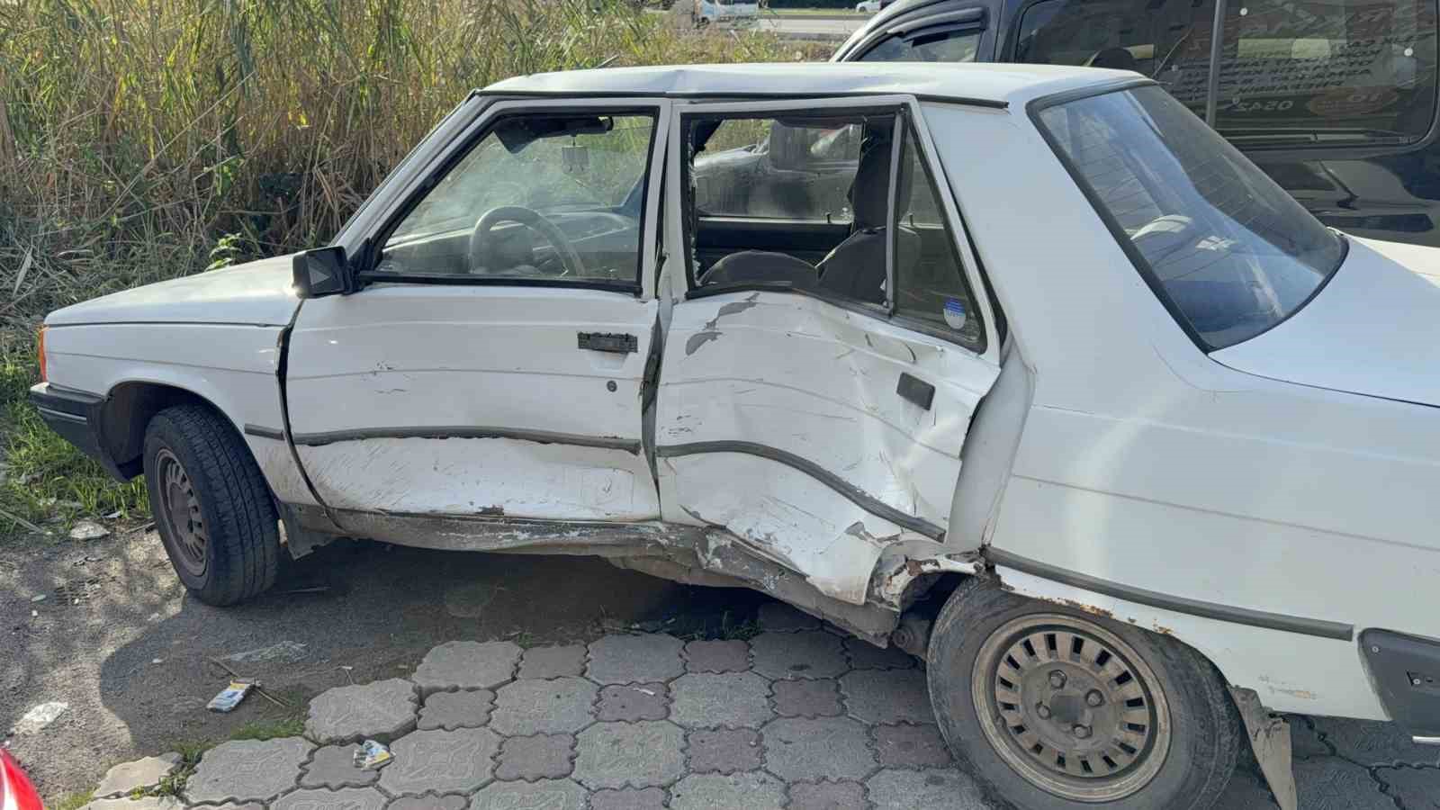 kavsakta-otomobiller-carpisti-2-yarali