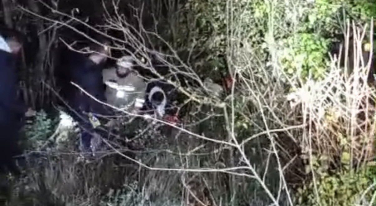 kayganlasan-yolda-otomobil-paramparca-oldu-2-yarali