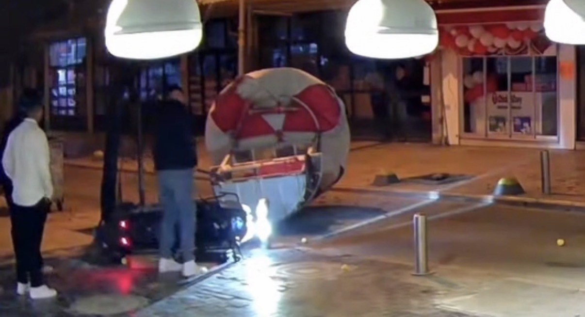 kayganlasan-yolda-otomobil-paramparca-oldu-2-yarali