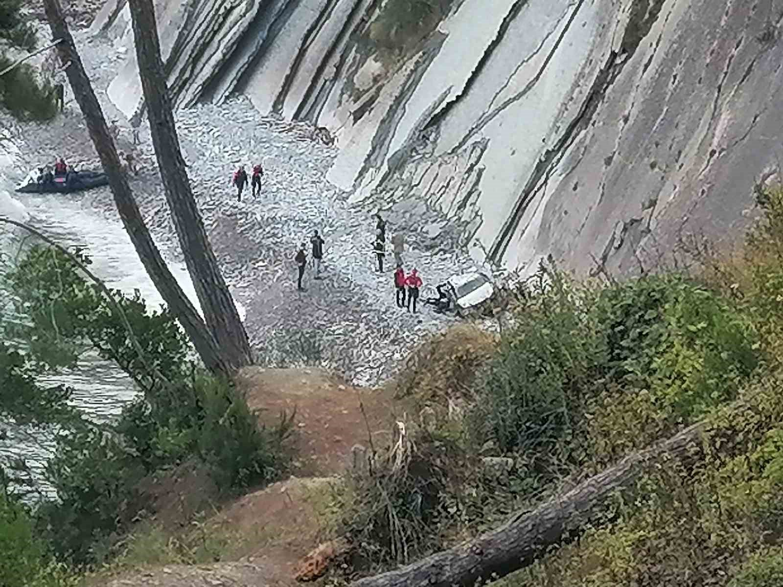 kayip-imamin-cesedi-ucurumdan-yuvarlanmis-aracinda-bulundu