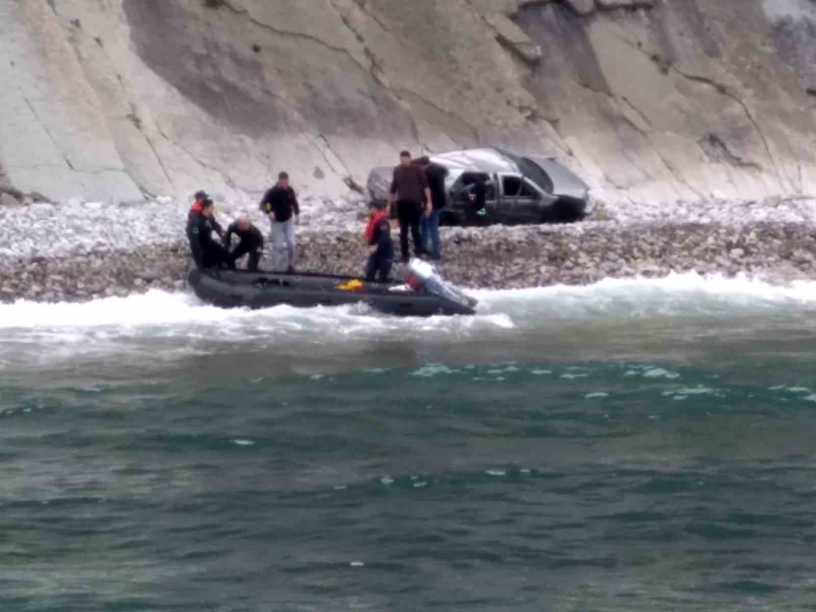 kayip-imamin-cesedi-ucurumdan-yuvarlanmis-aracinda-bulundu