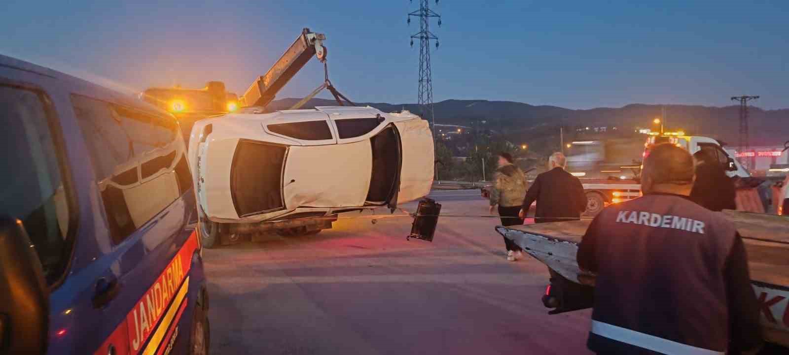 kontrolden-cikan-otomobil-takla-atti-2-yarali